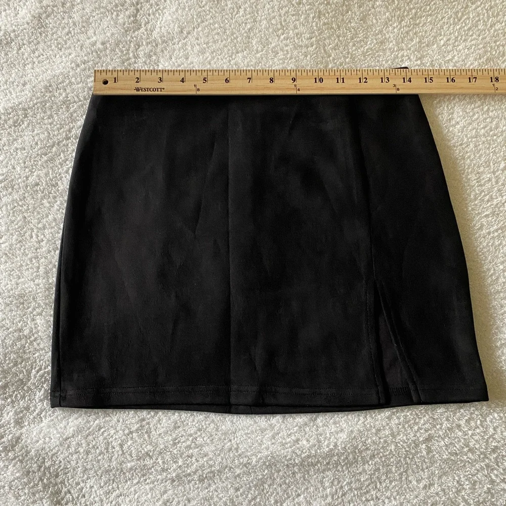 NWT Fashion Nova Black Faux Suede Mini Skirt Size Medium
